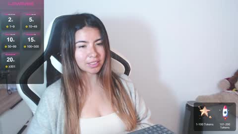 Snapshot of alice_middle01 chatting on 01-28-25, 10:45 Alice online show from 01-28-25, 10:45