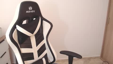 Snapshot of alice_middle01 chatting on 03-12-25, 07:28 Alice online show from 03-12-25, 07:28