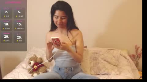 Snapshot of alice_middle01 chatting on 10-14-25, 04:52 Alice online show from 10-14-25, 04:52