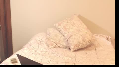 Snapshot of alice_middle01 chatting on 10-23-25, 06:39 Alice online show from 10-23-25, 06:39