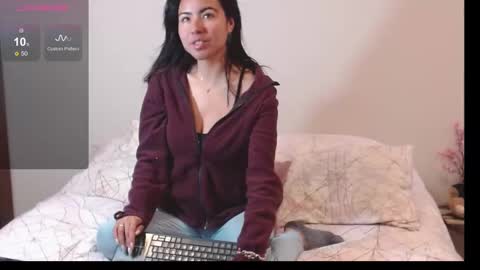 Snapshot of alice_middle01 chatting on 10-29-25, 02:19 Alice online show from 10-29-25, 02:19