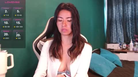 Snapshot of alice_middle01 chatting on 02-19-26, 03:52 Alice online show from 02-19-26, 03:52