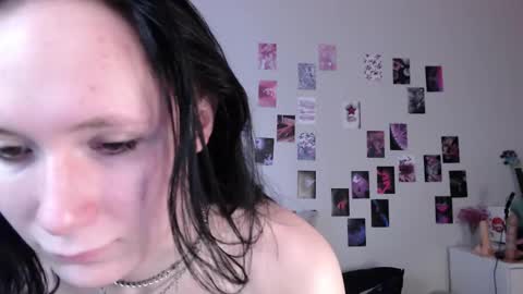 Snapshot of alice_perrez chatting on 02-10-25, 10:09 Alice and Mike online show from 02-10-25, 10:09