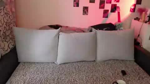 Snapshot of alice_perrez chatting on 02-11-25, 10:04 Alice and Mike online show from 02-11-25, 10:04