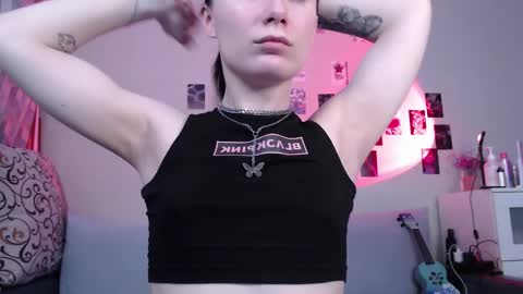 Snapshot of alice_perrez chatting on 02-18-25, 11:22 Alice and Mike online show from 02-18-25, 11:22