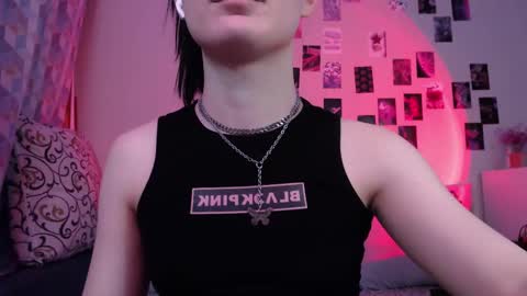 Snapshot of alice_perrez chatting on 02-18-25, 02:27 Alice and Mike online show from 02-18-25, 02:27