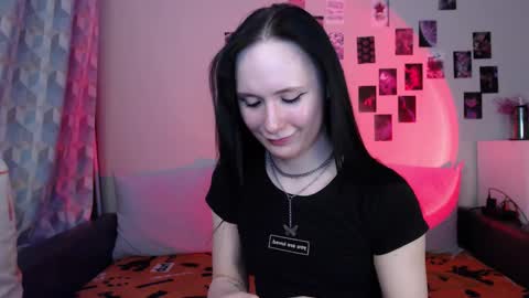 Snapshot of alice_perrez chatting on 02-21-25, 12:06 Alice and Mike online show from 02-21-25, 12:06