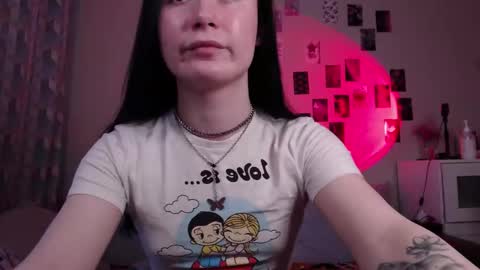 Snapshot of alice_perrez chatting on 02-26-25, 12:25 Alice and Mike online show from 02-26-25, 12:25