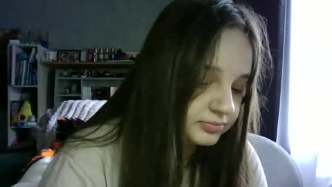 Snapshot of alice_shy14 chatting on 10-25-25, 06:43 Cristal online show from 10-25-25, 06:43