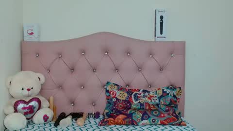 Snapshot of alice_xdreams chatting on 11-13-25, 08:41 Alice online show from 11-13-25, 08:41