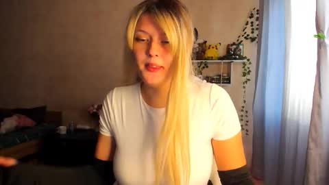 AliceCasey online show from 10-29-25, 01:24