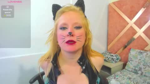 alicecat01 online show from 11-30-25, 06:23