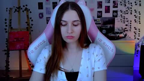 Snapshot of alicecharmy chatting on 10-20-25, 05:30 alicecharmy online show from 10-20-25, 05:30