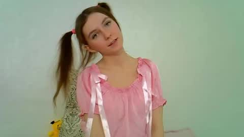 Snapshot of alicecutest chatting on 11-28-25, 08:50 Alice online show from 11-28-25, 08:50