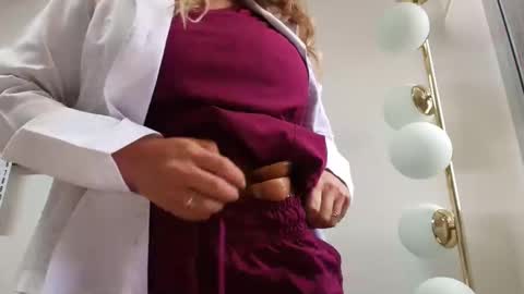 Snapshot of alicee16 chatting on 11-29-25, 03:59 alicee16 online show from 11-29-25, 03:59