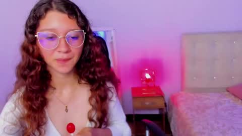 Snapshot of alicee6 chatting on 10-17-25, 02:08 alice online show from 10-17-25, 02:08