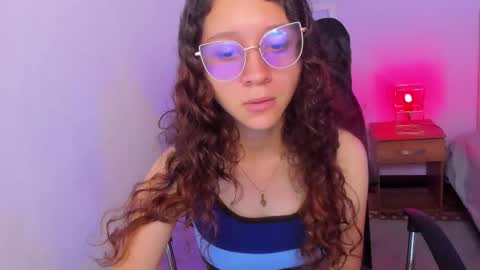 Snapshot of alicee6 chatting on 10-22-25, 01:55 alice online show from 10-22-25, 01:55