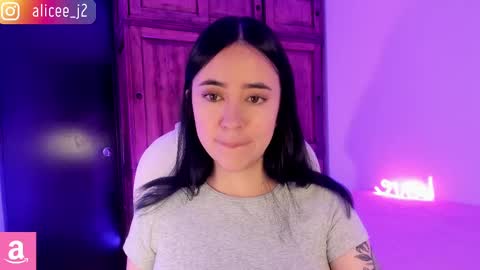 Aliceee  ..   97YP9VWGZHrefnav wishlist lists 1 online show from 02-17-25, 10:07