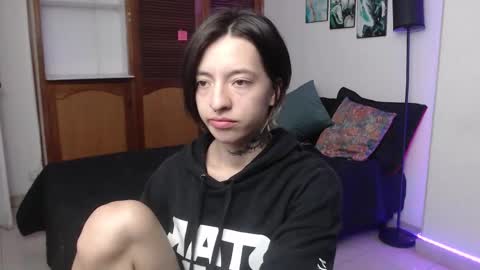 alicee_logan_ online show from 10-18-25, 01:52