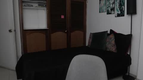 alicee_logan_ online show from 12-05-25, 02:09