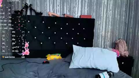 Snapshot of alicee_moonn chatting on 11-06-25, 08:26 alicee_moonn online show from 11-06-25, 08:26