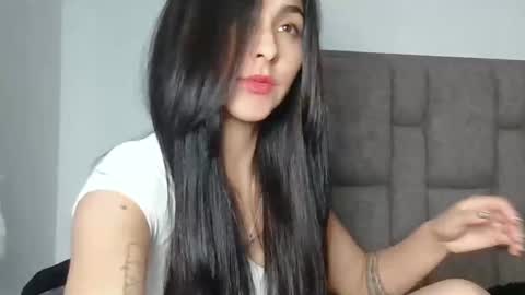 Snapshot of alicee_roos chatting on 01-05-25, 10:40 Alice online show from 01-05-25, 10:40