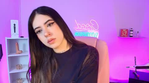 Snapshot of alicee_vixen chatting on 10-22-25, 12:27 Alice online show from 10-22-25, 12:27