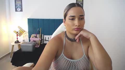 Alicia    1000 PM - 600 AM COLOMBIAN TIME online show from 10-03-25, 09:34