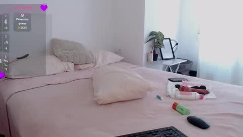 Snapshot of alicee_wonders chatting on 09-11-25, 09:31 Alice online show from 09-11-25, 09:31