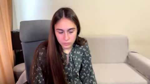 Snapshot of alicekollt chatting on 10-19-25, 12:17 alicekollt online show from 10-19-25, 12:17