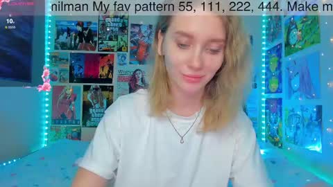 Snapshot of alicemilman chatting on 12-17-24, 02:22 Alice  online show from 12-17-24, 02:22