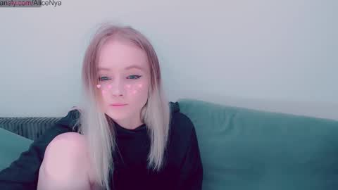 Snapshot of alicenya chatting on 10-26-25, 03:56 Alice online show from 10-26-25, 03:56