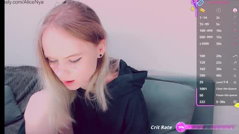 Snapshot of alicenya chatting on 11-08-25, 05:07 Alice online show from 11-08-25, 05:07