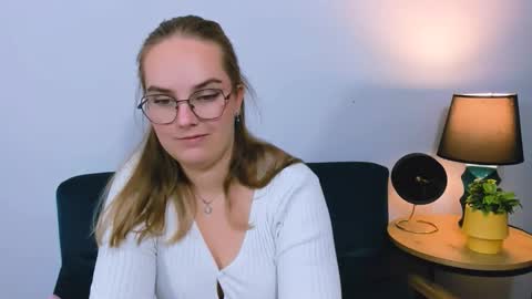 alicesensitive online show from 11-18-25, 04:22