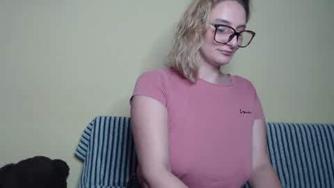 Snapshot of alicesweet_21 chatting on 02-08-25, 10:19 Alice online show from 02-08-25, 10:19