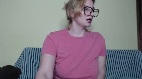 Snapshot of alicesweet_21 chatting on 02-22-25, 01:55 Alice online show from 02-22-25, 01:55