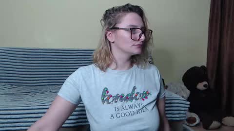 Snapshot of alicesweet_21 chatting on 02-28-25, 05:04 Alice online show from 02-28-25, 05:04