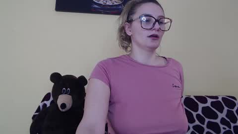 Snapshot of alicesweet_21 chatting on 03-05-25, 06:23 Alice online show from 03-05-25, 06:23