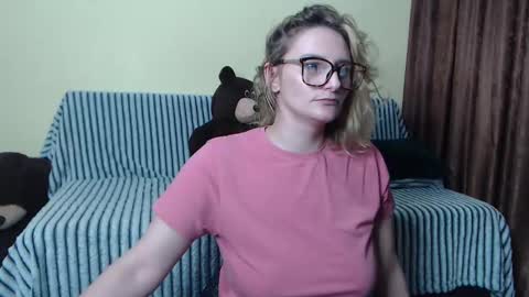 Snapshot of alicesweet_21 chatting on 03-08-25, 04:50 Alice online show from 03-08-25, 04:50