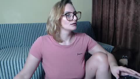 Snapshot of alicesweet_21 chatting on 03-11-25, 08:53 Alice online show from 03-11-25, 08:53