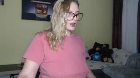 Snapshot of alicesweet_21 chatting on 01-14-26, 10:14 Alice online show from 01-14-26, 10:14