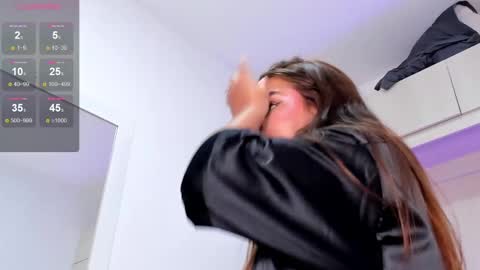 Snapshot of alicethunder_ chatting on 01-08-25, 10:15 A L I C E T H U N D E R online show from 01-08-25, 10:15