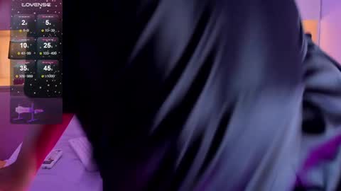 Snapshot of alicethunder_ chatting on 02-08-25, 07:26 A L I C E T H U N D E R online show from 02-08-25, 07:26