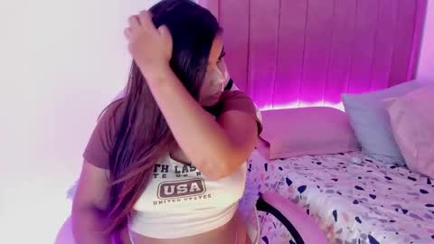 Snapshot of alicethunder_ chatting on 09-27-25, 04:17 A L I C E T H U N D E R online show from 09-27-25, 04:17