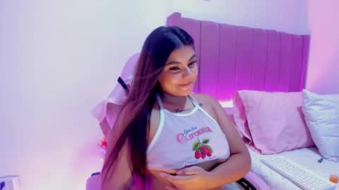 Snapshot of alicethunder_ chatting on 10-12-25, 04:11 A L I C E T H U N D E R online show from 10-12-25, 04:11