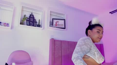 Snapshot of alicethunder_ chatting on 10-17-25, 04:37 A L I C E T H U N D E R online show from 10-17-25, 04:37