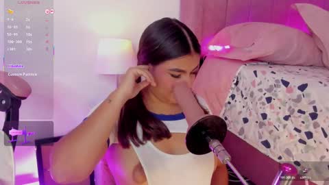 Snapshot of alicethunder_ chatting on 10-31-25, 04:57 A L I C E T H U N D E R online show from 10-31-25, 04:57