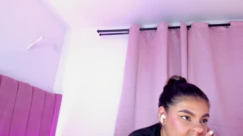 Snapshot of alicethunder_ chatting on 11-23-25, 04:23 A L I C E T H U N D E R online show from 11-23-25, 04:23