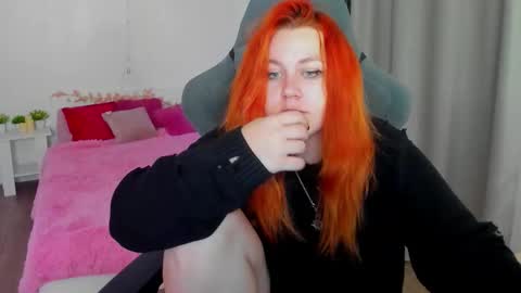 Snapshot of alicewinchesterr chatting on 10-14-25, 04:30 Alice online show from 10-14-25, 04:30