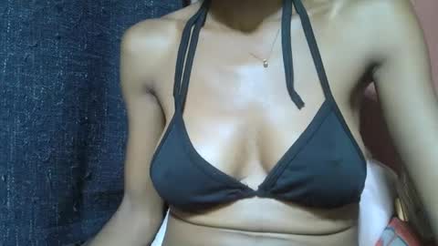 Snapshot of alicia253177 chatting on 03-10-25, 01:43 alicia253177 online show from 03-10-25, 01:43